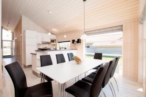 Kuchyň nebo kuchyňský kout v ubytování Resort 2 Beach House B 50