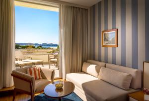 Ein Sitzbereich in der Unterkunft Dubrovnik President Valamar Collection Hotel