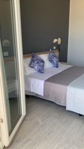 Postel nebo postele na pokoji v ubytování Nautic Beach Hotel
