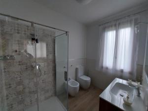 A bathroom at Gli Oleandri B&B