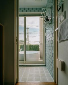 ห้องน้ำของ カサブランカプールハウス鎌倉 - Casablanca Pool House Kamakura Seaside Luxury Villa with Heated Pool & Sauna +27 ภาพ
