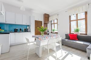 Kuhinja ili čajna kuhinja u objektu Pod Muralem - Apartamenty Little Heaven