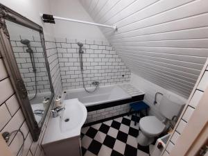 Koupelna v ubytování Piac Vendégház + 31 fotografií