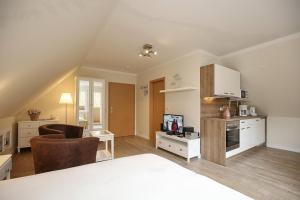 a kitchen and living room with a table and chairs at Strandvilla Krabbe Wohnung 14 in Boltenhagen