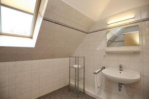 A bathroom at Strandvilla Krabbe Wohnung 14