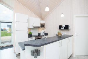 Kuchyň nebo kuchyňský kout v ubytování Resort 2 Sea Lodge C 94