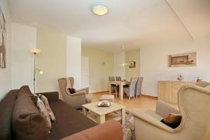 a living room with a couch and chairs and a table at Sünnslag Wohnung 029 in Boltenhagen