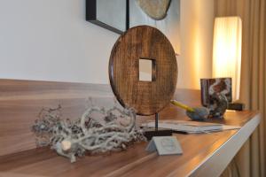 a mirror sitting on top of a wooden table at Strandappartement in Binz in Binz