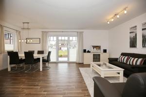 a living room with a couch and a table at Reethaus Am Mariannenweg 06b in Boltenhagen