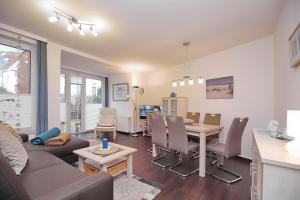 a living room with a couch and a table at Sünnslag Wohnung 103 in Boltenhagen