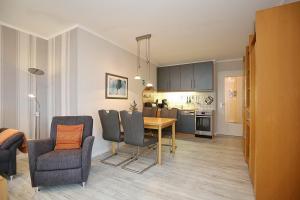 a kitchen and dining room with a table and chairs at Dünenblick Wohnung 10 in Boltenhagen