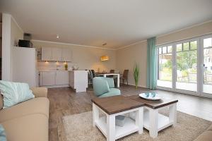 a living room with a couch and a table at Reethaus Am Mariannenweg 08a in Boltenhagen