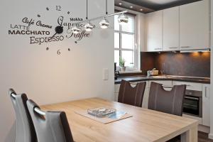 O bucătărie sau chicinetă la Residenz von Flotow Wohnung 12 +9 fotografii