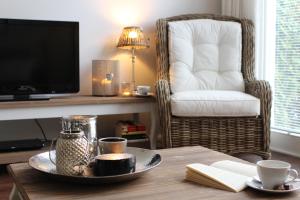 TV a/nebo společenská místnost v ubytování Meeresblick Wohnung 018