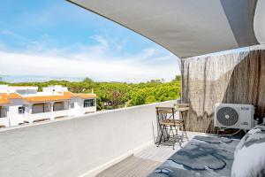 クアルテイラにあるBeautiful Rooftop, Vilamouraの家のバルコニーからの眺め