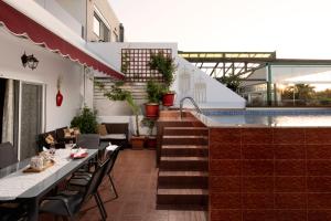 The swimming pool at or close to Margarita luxury apartment 1