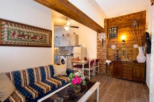 A kitchen or kitchenette at Margarita luxury apartment 1