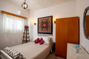 A bed or beds in a room at Margarita luxury apartment 1