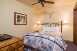 a bedroom with a bed and a ceiling fan at Colonnade Residence - 14 in Ketchum