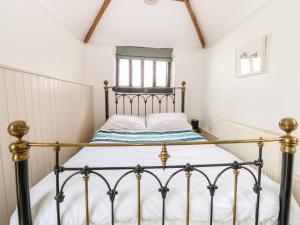 A bed or beds in a room at Waterloo Retreat