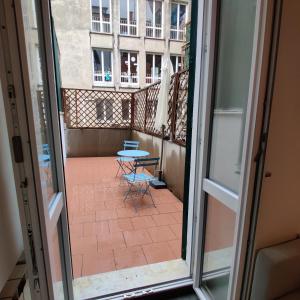 A balcony or terrace at Vista sul carruggio, centro storico di Chiavari