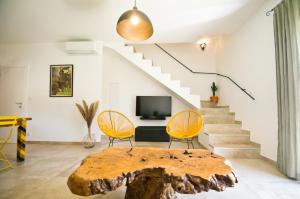 a living room with a table and two chairs at Casa di Neshama Gabriella in Saint-Florent