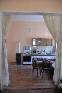 a kitchen with a table and chairs in a room at APARTMANI STARI GRAD PRIBOJ in Priboj
