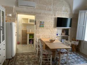 A kitchen or kitchenette at La `Ssuta