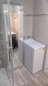 Kúpeľňa v ubytovaní Apartamento Estudio en Chinasol Primera Línea Playa San Cristóbal + 21 fotografií
