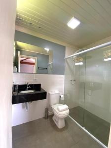 a bathroom with a toilet and a sink and a shower at Suite Lavanda in Santo Antônio do Pinhal