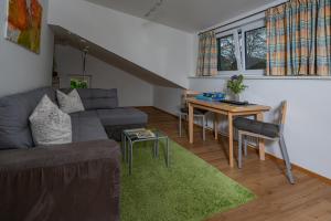 a living room with a couch and a table at Ferienwohnung Gaigg in Weyregg