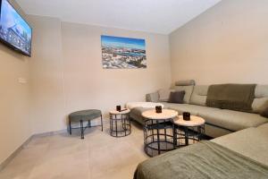 Chalet 24 tesisinde bir oturma alanı