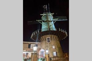 Fotografie z fotogalerie ubytování Royal windmill d'Orange Molen at the waterfront v destinaci Willemstad