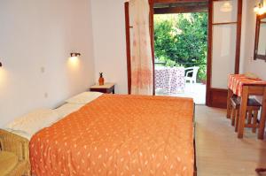A bed or beds in a room at Beach house Yannis in Agios Gordios beach on Corfu