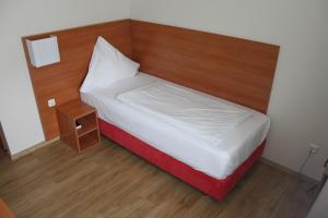 Säng eller sängar i ett rum på Stadt-Gut-Hotel Zum Rathaus