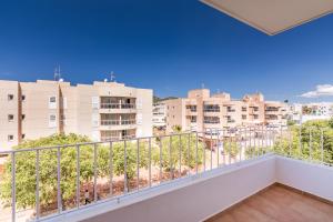 En balkong eller terrasse på Apartamentos Avenida - MC Apartamentos Ibiza