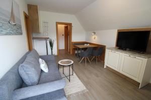 A television and/or entertainment centre at Appartements Panorama Schlössl