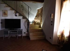 TV a/nebo společenská místnost v ubytování Villa Ginevra-Villa Indipendente-Crete Senesi-Tuscany