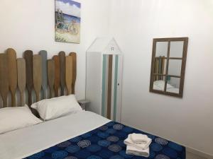 A bed or beds in a room at Sunrise
