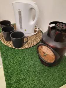 Oprema za pripravo čaja oz. kave v nastanitvi Maison Marguerite