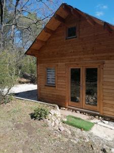 a log cabin with a large glass door at Le Chalet de la Villa Terre Neuve in Signes