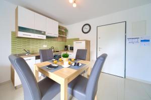 Kuchyň nebo kuchyňský kout v ubytování Dodo Apartments