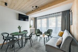 TV a/nebo společenská místnost v ubytování Willa Kozincówka