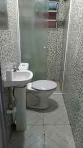 a bathroom with a toilet and a sink at Pousada Sossego da Vila - Trindade Paraty in Trindade