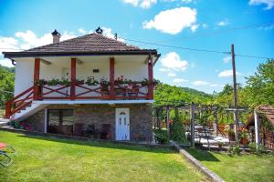a house with a balcony with flowers on it at Casa DaFin Tekija - Kladovo in Tekija