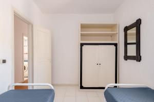 A bed or beds in a room at Casa Lu Maccu - Sea View Apartment
