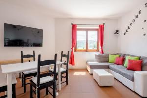 A seating area at Casa Lu Maccu - Sea View Apartment