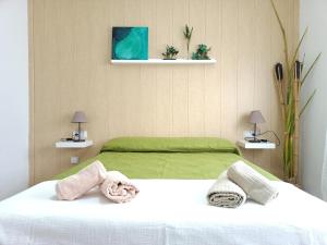 A bed or beds in a room at Apartamentos Coralba - El Escondite de la Bahía