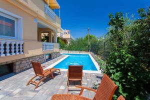 Bazén v ubytovaní Apartments in Silo/Insel Krk 13482 alebo v jeho blízkosti