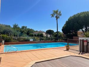 Imagen de la galería de Apartment Port Cogolin with garden view, en Grimaud